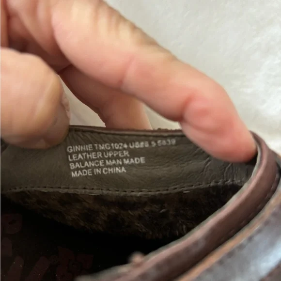 Tara M. Women size 8 1/2 leather shooties/ short booties - Picture 2 of 10